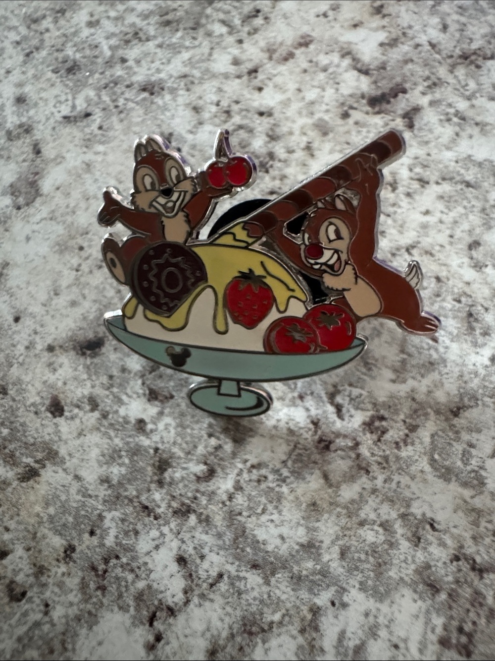 Disney Cast Lanyard Chip 'n Dale Kitchen Sink Sundae Hidden Mickey Pin 2006